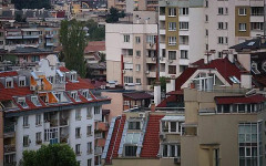 Студен душ за имотите. Какво се случва