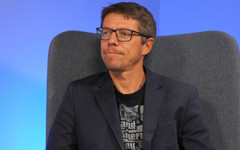 Вместо да остарее като катедрала, избра да остарее като Слави: Ако имате лош ден, представете си, че можеше да сте Стефка Костадинова