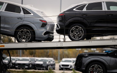 Полша глобява с 5,5 млн. долара търговец на луксозни коли заради износ към Русия