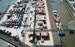 Търговският излишък на Швейцария се сви през март