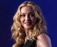 Мадона предлага награда за изгубените си тоалети след участието ѝ на фестивала "Коачела"