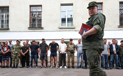 Алкохолици на фронта: Как руските военни проверяват колегите си дали не са пияни