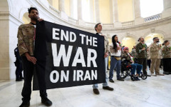 Американските власти арестуваха десетки ветерани по време на митинг срещу войната в Иран