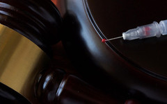 Екзекуция за мъж, подпалил жива жена, заварила го да обира дома ѝ