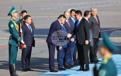 МОНЦАМЕ: Монголският президент пристигна на официално посещение в Казахстан