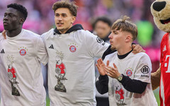 Порцелановото какаду, което се превърна в талисман на Байерн