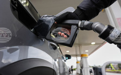 Горивата в Черна гора от днес са с два цента по-евтини; правителството върна част от акциза върху дизела