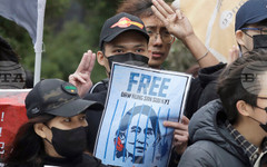 Активисти в Мианма стартираха кампания за получаване на доказателства, че Аун Сан Су Чжи е жива