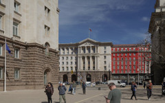 Как България да овладее ситуацията с дълга си? Попитахме експертите