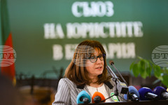 Всяка промяна в Конституцията трябва да се прави с отговорност и уважение към институционалния баланс, каза омбудсманът Велислава Делчева