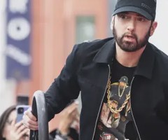 Еминем отпразнува 18 години трезвеност