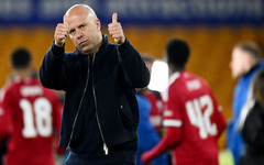 Слот остава в Ливърпул и следващия сезон