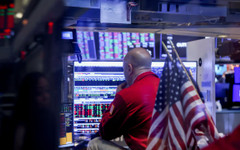 Wall Street затвори със спадове малко преди края на примирието между САЩ и Иран