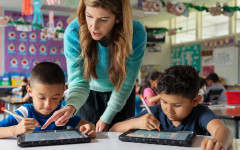 Ограничават екранното време на учениците в Лос Анджелис