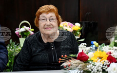 Носителката на наградата "Милосърдие" доц. Мария Тодорова дари 2300 евро на сливенската болница