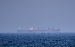 Ескалация в Ормузкия проток: Ирански атаки срещу три кораба въпреки удълженото примирие