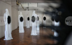 В Казанлък показват проект на визуалния артист Дора Славова, поставящ въпросите за биоетиката и правото на аборт