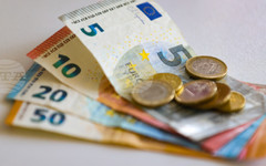 Еврото поскъпва леко спрямо долара в междубанковата търговия