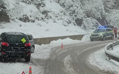 Катастрофа заради снега! Два автомобила се удариха по пътя Стойките – прохода "Превала"