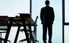 Фалитите у нас намаляват, но скрити рискове дебнат икономиката