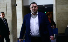 Пеевски реагира сухо на смяната на Сарафов