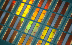 Инвеститорите спорят: Суперцикъл или нов балон при чиповете памет