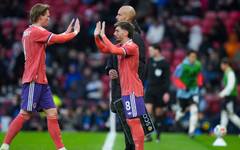 Мактоминей и Гилмор си поставят за цел излизане от групите на Световното първенство