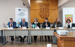 "Друго е да видиш жив човек": социалните услуги като комбинация на човешка грижа и иновации