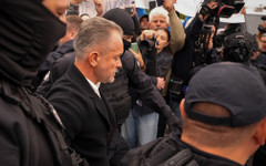 В Молдова осъдиха олигарх и бивш политик на 19 години затвор