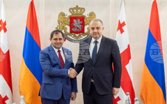 ГПБ: Арменският министър на отбраната се срещна в Тбилиси с грузинския си колега