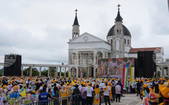 В последния ден от обиколката си в Африка папа Лъв XIV осъди неравенството по света