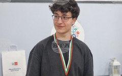 Ученикът от ПМГ – Ямбол, класиран трети в олимпиадата по лингвистика, зае първото място в националното състезание по финансова грамотност