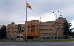 В македонския парламент пак се карат кой има български паспорт