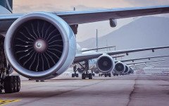 Скокът на горивата удря авиацията. Кой оцелява и кой губи в новата реалност?