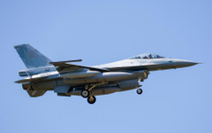 Министърът на отбраната на Перу подаде оставка заради F-16