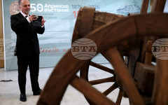 Изложби като "150 години Априлско въстание. Истории и разкази за героично време" са много важни, каза за БТА министърът на културата Найден Тодоров