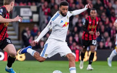 Лийдс, без Илия Груев-младши, измъкна точка от Борнемут в драма