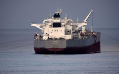 Цените на петрола се повишиха след задържането на кораби в Ормузкия проток