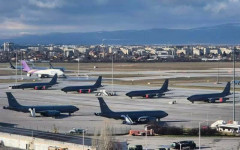 Авиокомпаниите вдигат цени и приземяват самолети