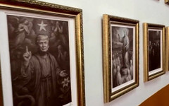 "Свещеното бърборене!": Нюйоркска галерия представи инсталация на "тръмпизма"