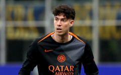 Бастони е готов да намали заплатата си, за да премине в Барселона