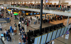 Летище "Схипхол" планира 10-процентово намаление на летищните такси за авиокомпаниите до края на 2027 г. заради скъпия керосин