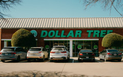 Делът на долара в Swift трансакциите надхвърли 50%