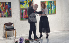 Изложбата "Цветни съзвучия" на художничката Велина Гребенска е подредена в Художествена галерия – Добрич