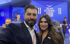 Кирил Петков прегърна американската посланичка в Гърция