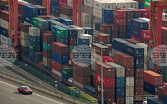 Бизнес активността в САЩ е нараснала през април, но войната с Иран тласка цените нагоре, отчита "Ес енд Пи Глоубъл"