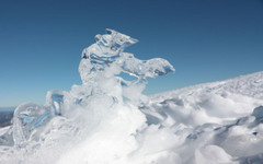 Исторически наводнения изтласкаха ледени блокове в домове в Мичиган