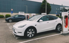 Всеки пети нов автомобил в ЕС вече е електрически, но българите предпочитат бензин