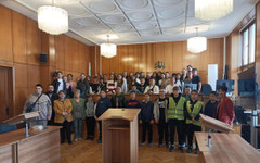 Ученици станаха магистрати за ден в Бургас: Симулативен съдебен процес ги въведе в света на правото