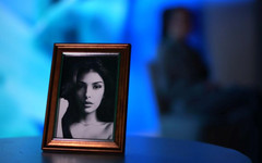 "Не мога да си държа главата изправена": Трагедията на жената, починала след уголемяване на бюста с хиалурон